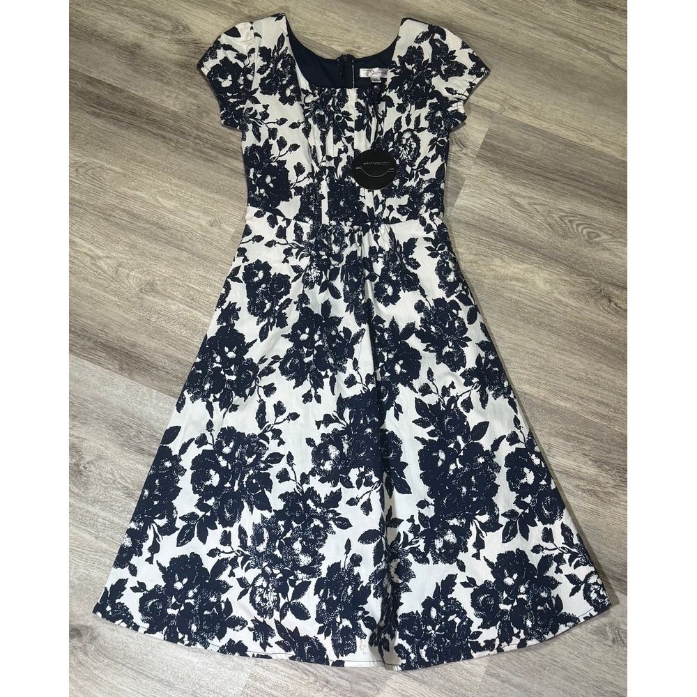 NWT Navy Floral dress size XS‎